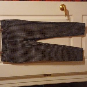 New York and Company diamond pattern. Pre-owned in great condition.